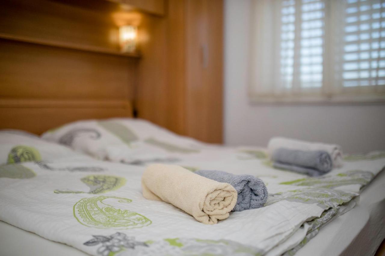 Apartments And Rooms Bolero ราบ ภายนอก รูปภาพ